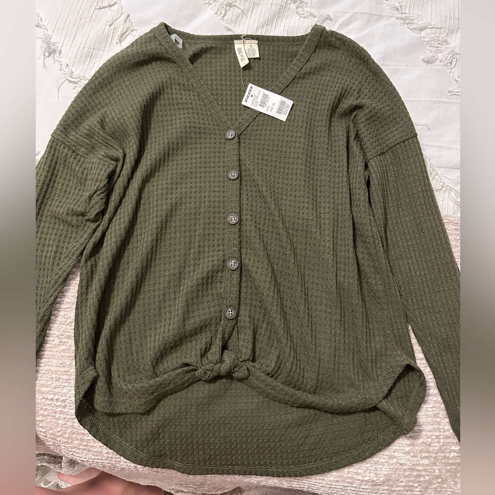 Tilly’s size extra small button sweater.
